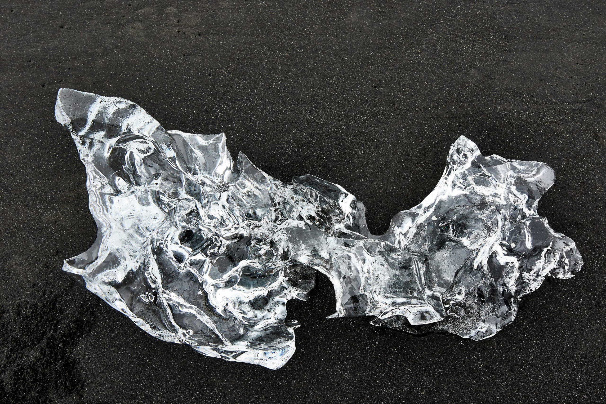 Illustration showing a glass pet toy being dropped onto a hard surface during testing