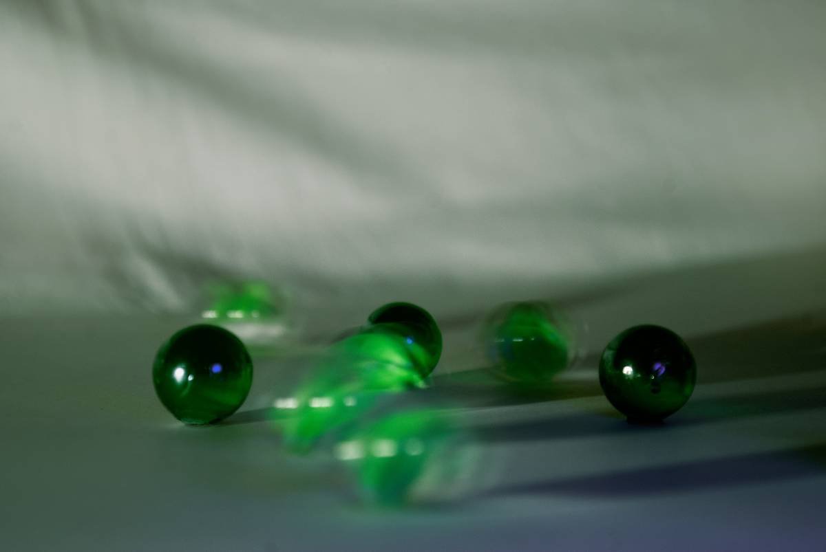Comparison chart showing chemical composition, durability, and safety ratings of true borosilicate glass vs common hard plastics used in pet toys